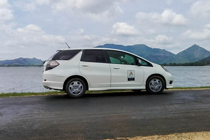 Transfer: Colombo Airport (CMB) and South Point Surf, Ahangama - Photo 1 of 4